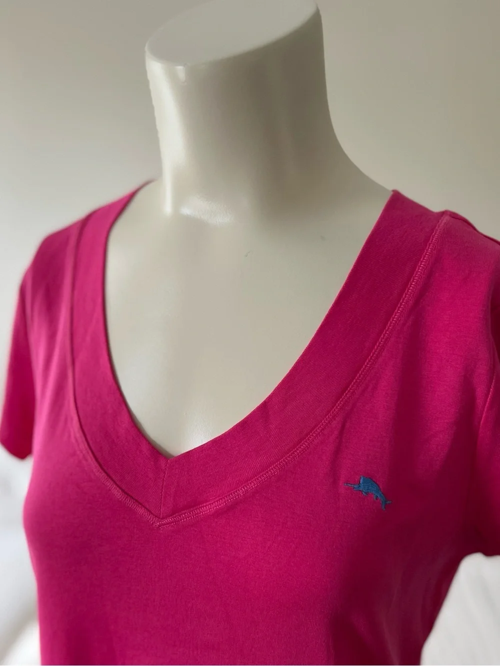 Tommy Bahama V-Neck T-Shirt Hot Pink Island Style Coastal Casual